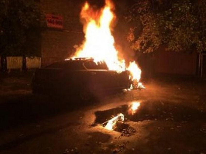 В Ростове два дома сгорело из-за замыкания проводки в «Хендай Акценте"