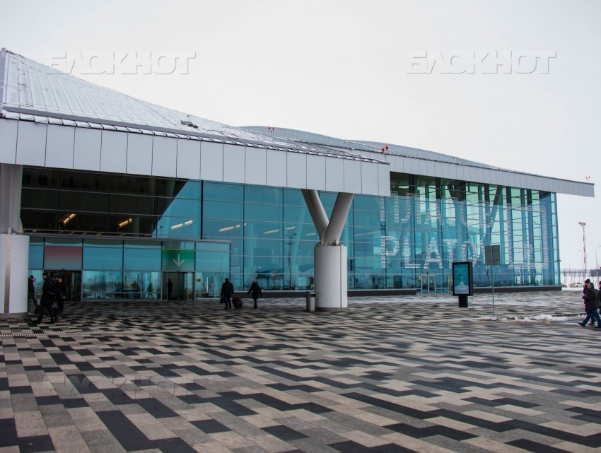 Мойка плитки аэропорта «Платов» после тысяч пассажиров обойдется в 1,5 млн рублей
