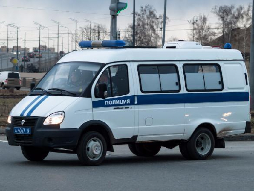 В Шахтах мотоциклист въехал в полицейскую машину 