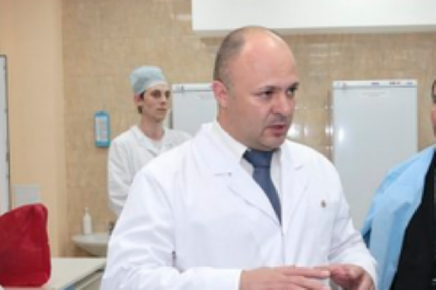 В Ростове в дом директора городского онкологического института бросили гранату