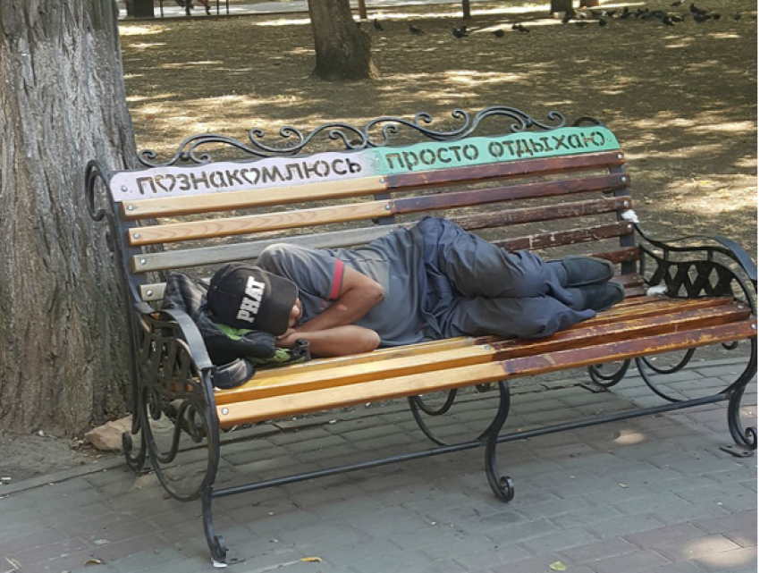 Уставшие от жизни «дети понедельника» устроили массовый «сонный бунт» и рассмешили ростовчан