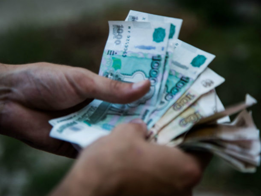 К баснословным 30 тысячам рублей приближается среднемесячная зарплата ростовского труженика