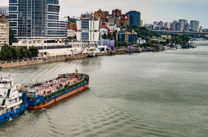 Теплоход Jupiter после повреждения причала задержали в порту Ростова