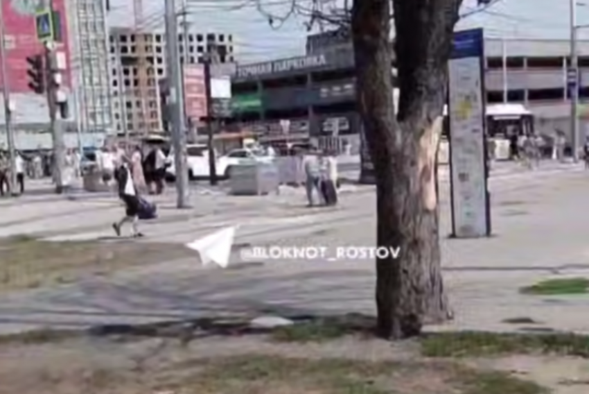 В Ростове разрушены пешеходные дорожки на вокзальной площади: жители жалуются на халатность и неудобства
