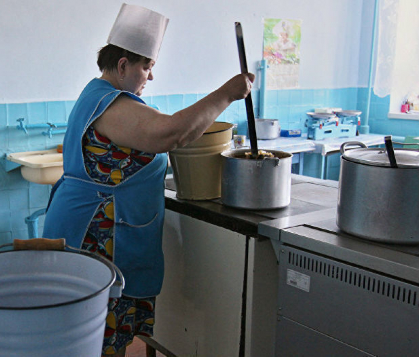 На хлеб и воду посадили малышей детского сада в Ростовской области