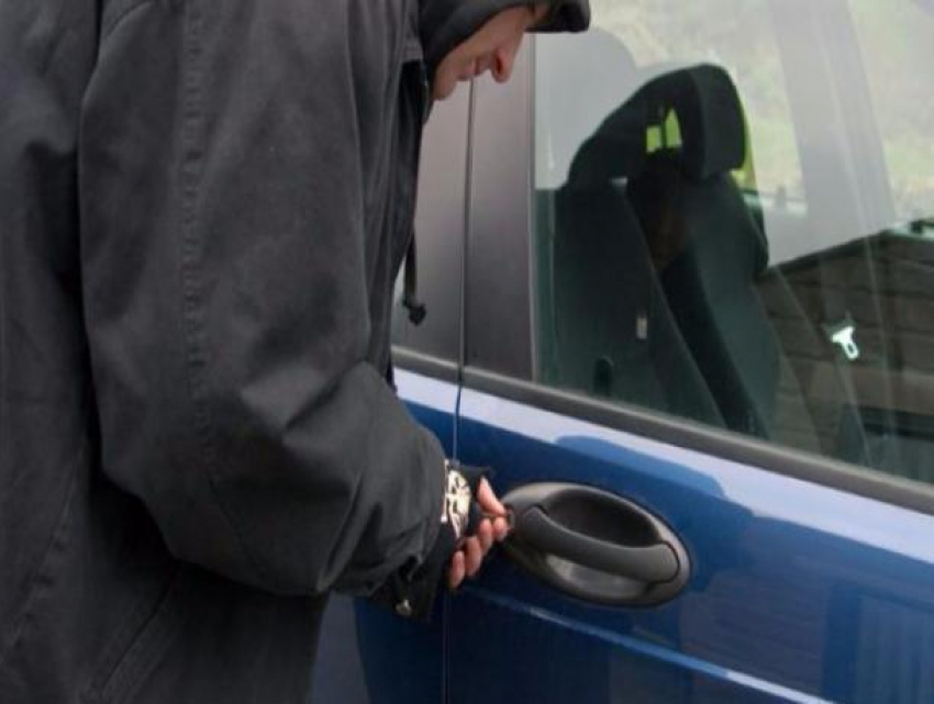 Молодой грабитель в Волгодонске похитил из «девятки» музыкальную аппаратуру