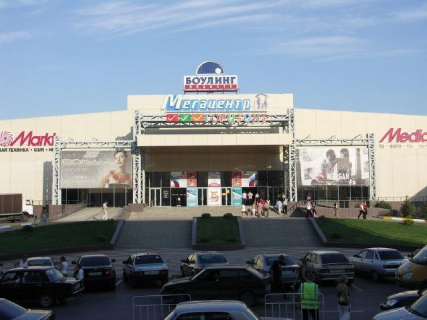 На парковке у ТЦ «Горизонт» в Ростове участились кражи