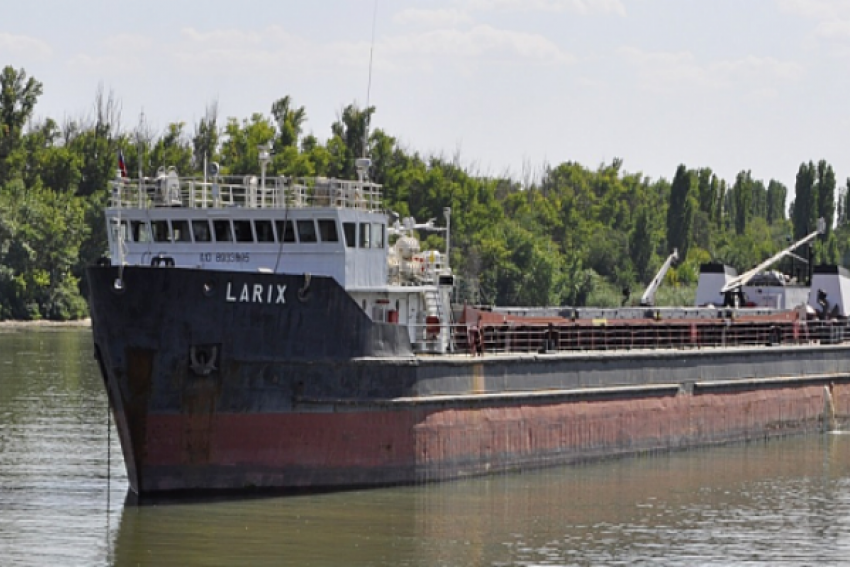В Таганроге моряки судна Larix  остановили работу из-за задержки зарплаты 