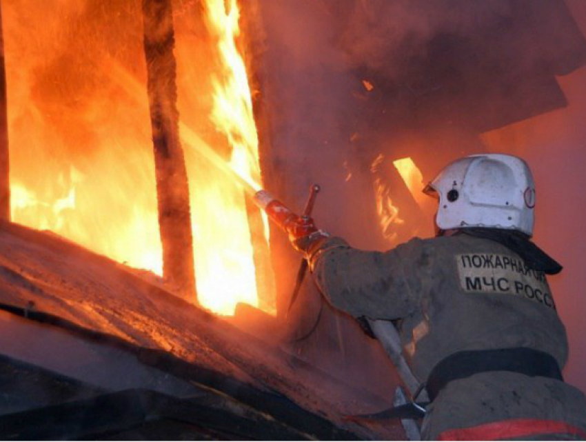 Семейная пара сгорела заживо вместе со своим коттеджем в Ростовской области