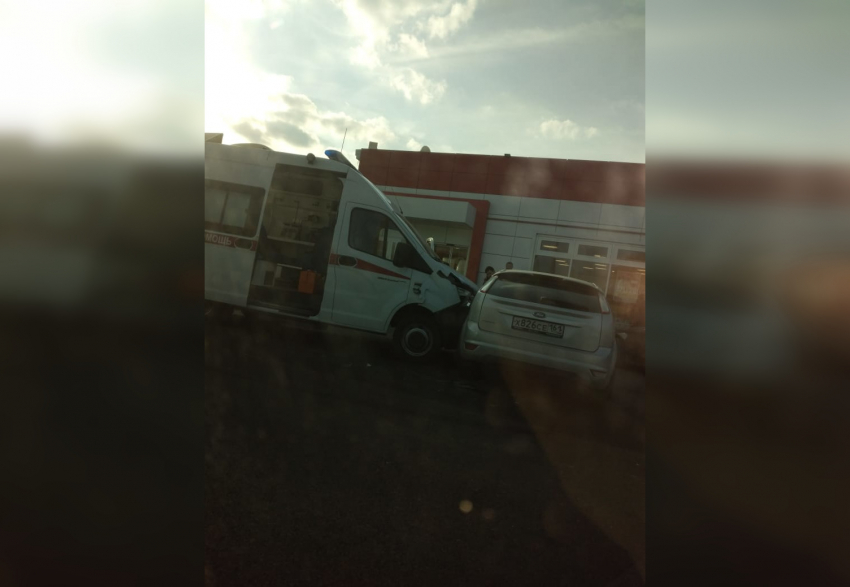 В Ростовской области водителя скорой помощи оштрафовали за то, что не пропустил иномарку