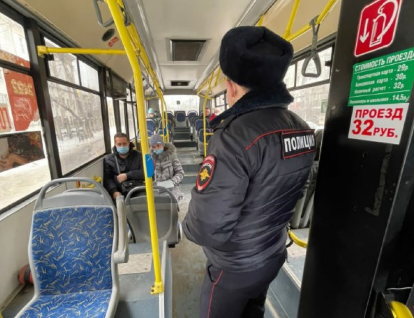 В ростовских автобусах оштрафовали еще 60 нарушителей масочного режима