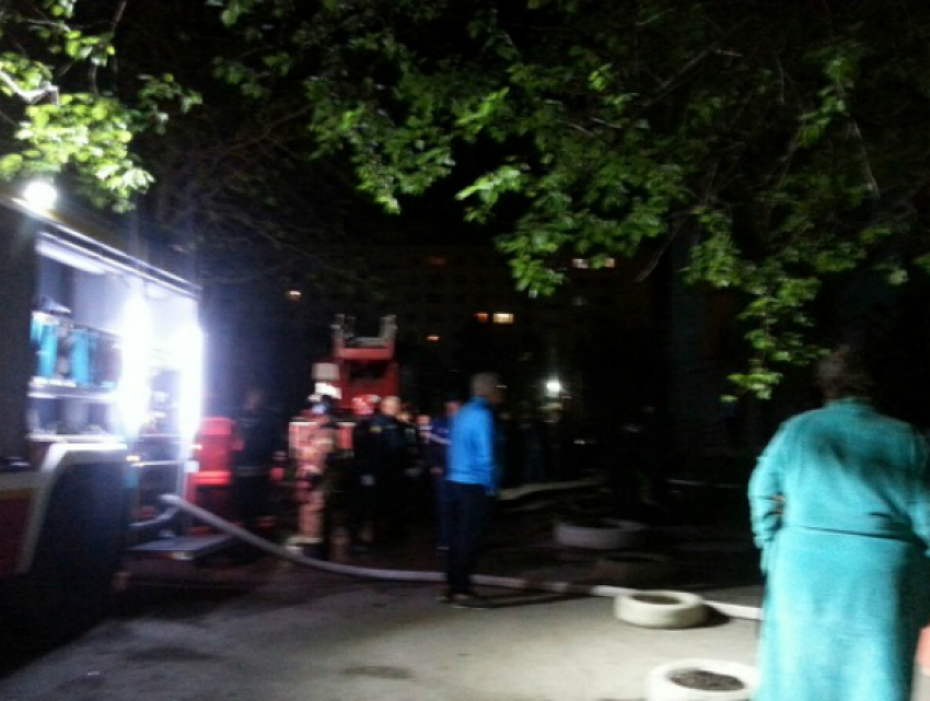 Мужчина выпрыгнул из окна седьмого этажа горящего дома под Ростовом