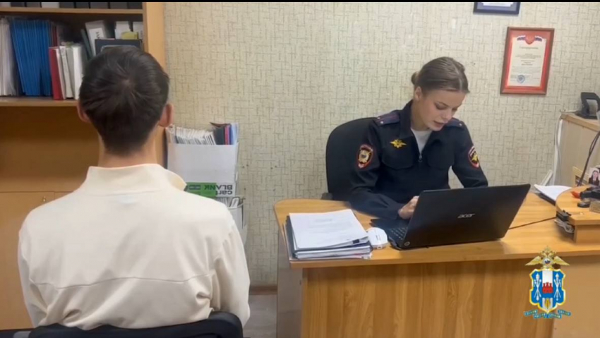 Мошенник угрозами заставил подростка украсть из дома полмиллиона и сбежать в Москву из Ростова 