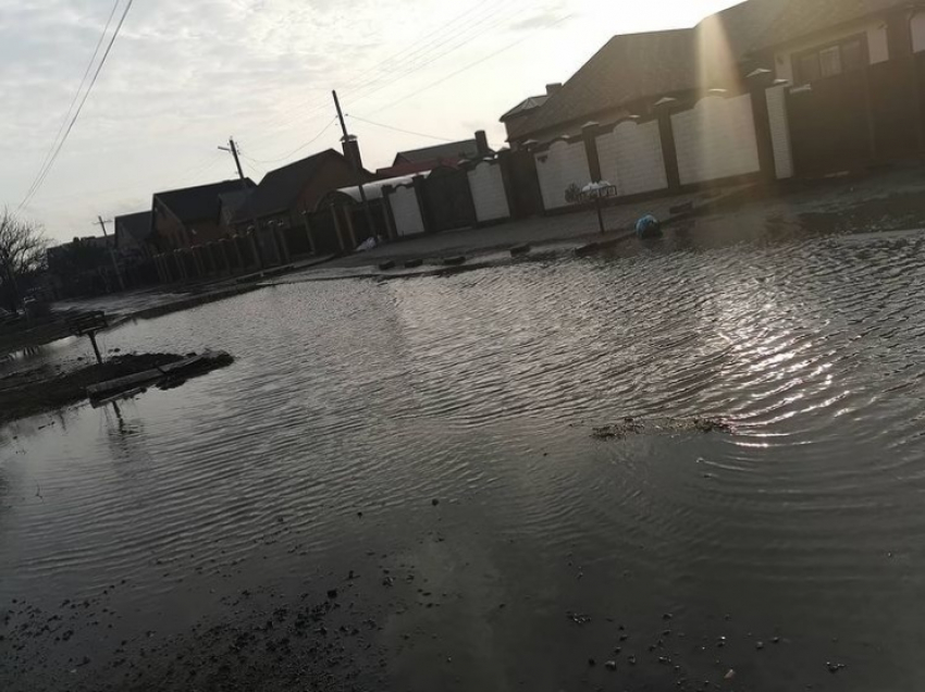 Новое «озеро» в Батайске огорчило местных жителей