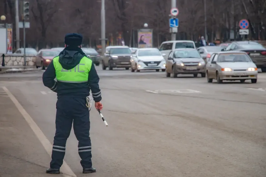 Инспекторов ГАИ задержали за вымогательство взятки от героя СВО в Ростове