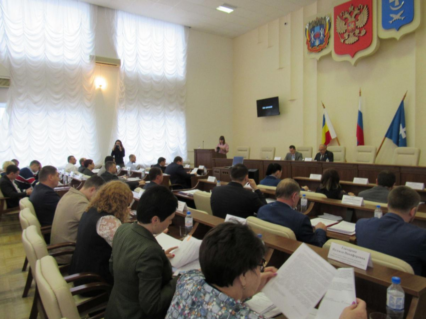 Депутаты в Ростовской области несколько лет тратят бюджетные деньги и никому не отчитываются
