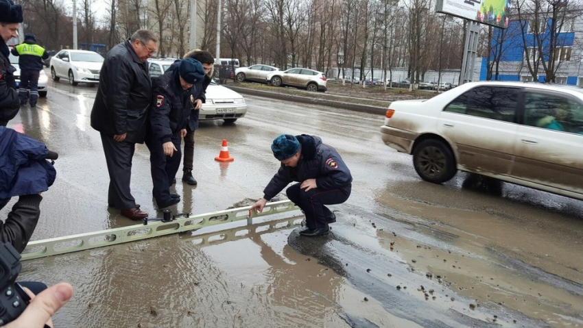 Председатель общественного совета при МВД области сравнил ростовские дороги с послевоенными