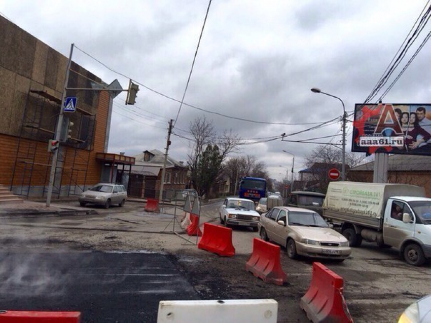 В Ростове на Западном из-за ремонта дорог образовалась пробка