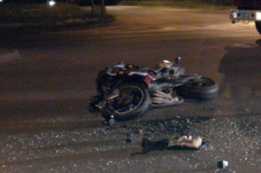 Грузовик столкнулся с мотоциклом в Цимлянске: пострадали подростки 