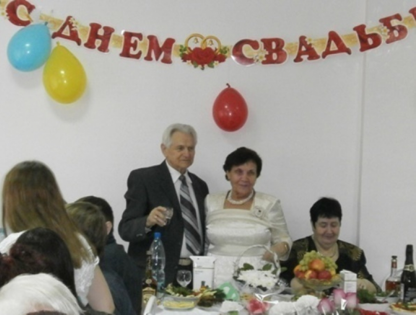 В Ростове пенсионеры через шесть лет после знакомства сыграли свадьбу