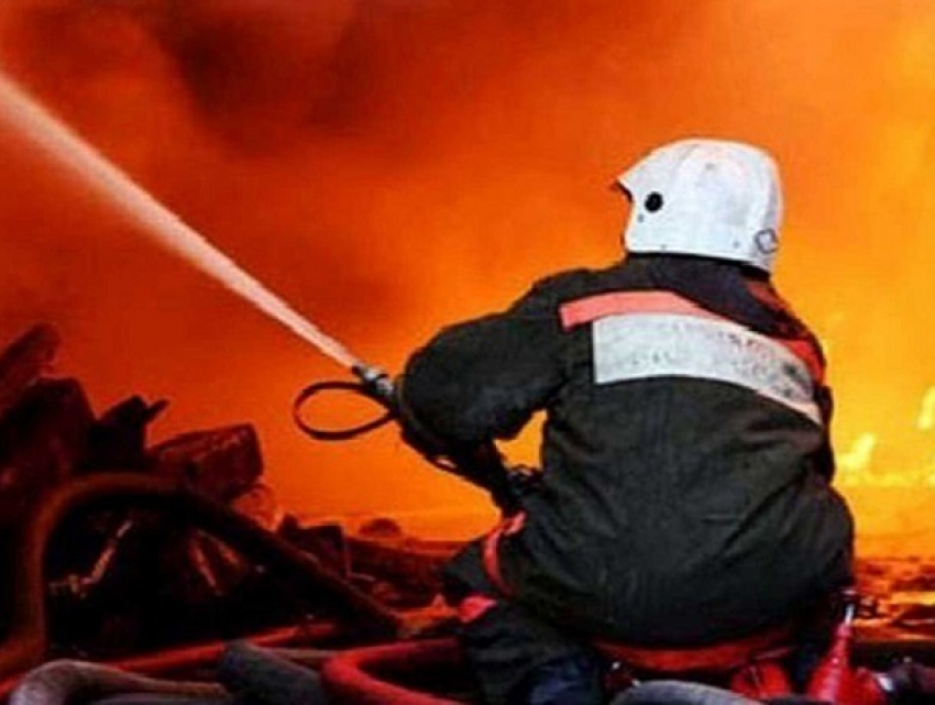 Две женщины погибли в страшном пожаре в доме под Ростовом