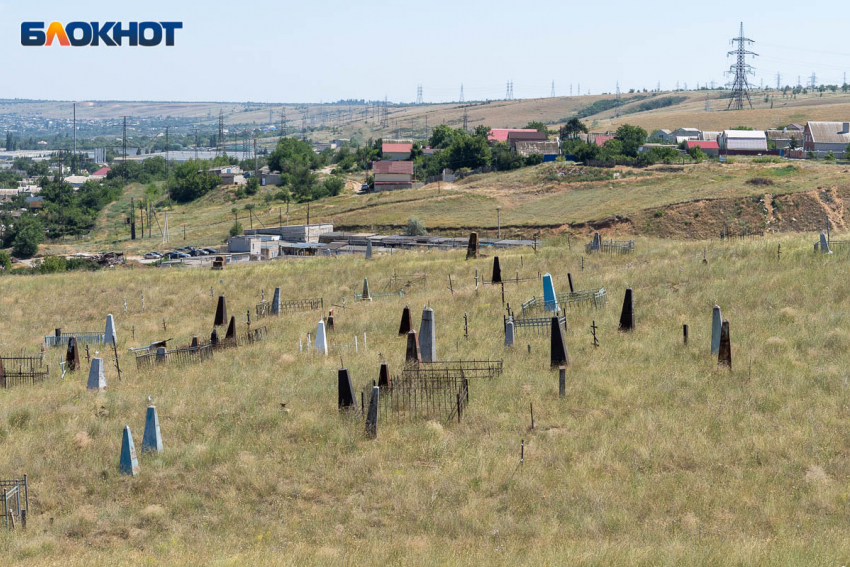 Крупные водоводы хотят убрать с территорий кладбищ в Ростовской области