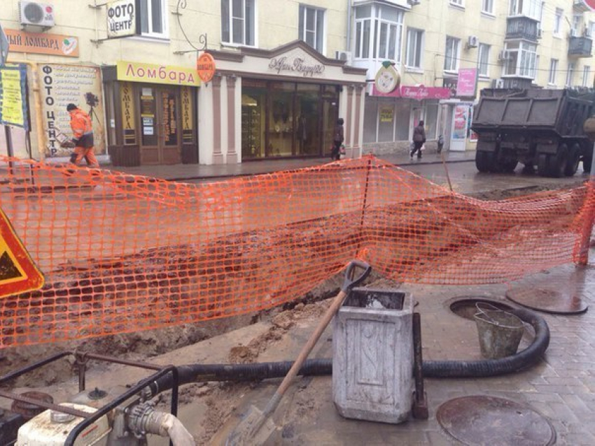 На Соборном идут ремонтные работы: перекопана половина пешеходной зоны