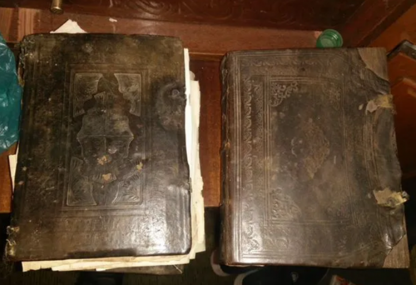 В Ростовской области за 5 млн рублей выставили на продажу две старинные книги