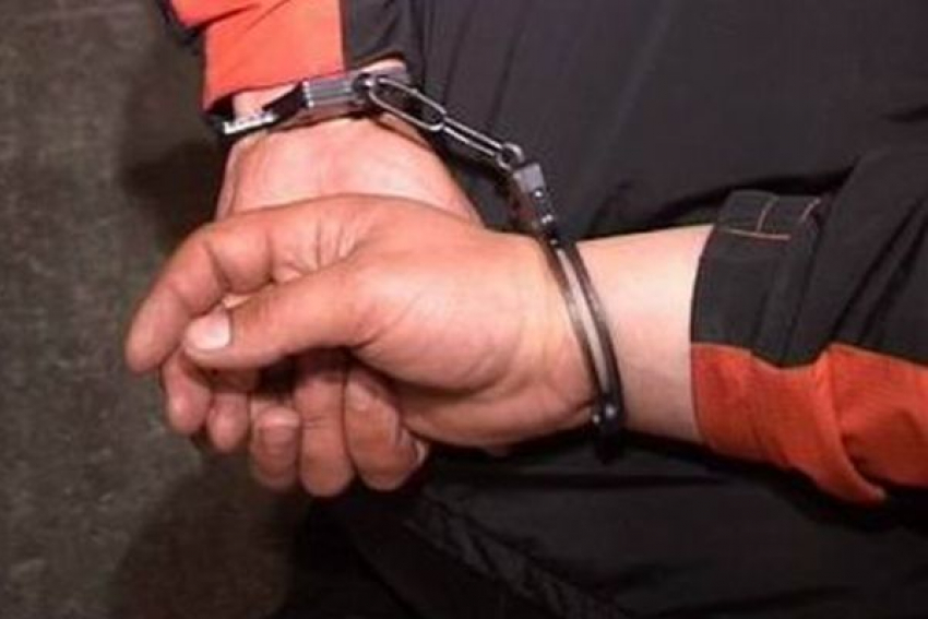 Уличный грабитель украл портфель доцента одного из ростовских вузов