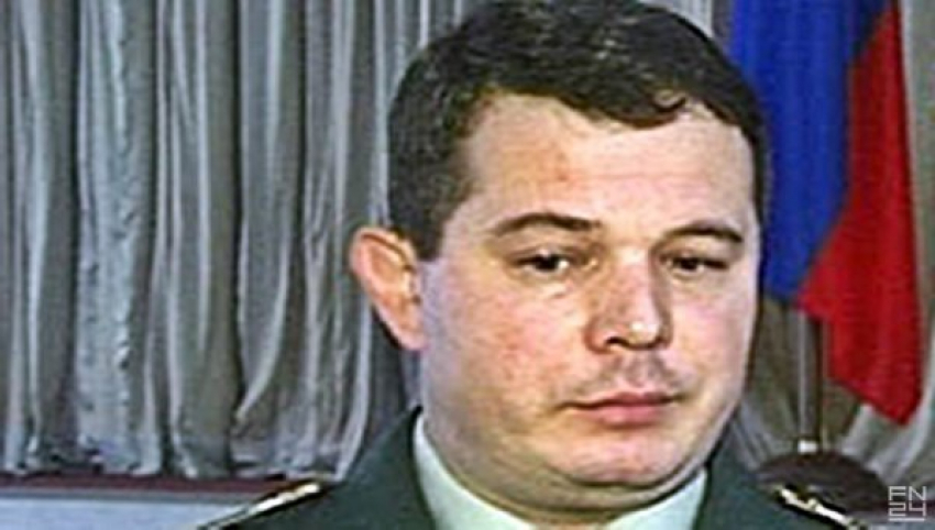 Экс-полицейский получил два года за слежку за женой