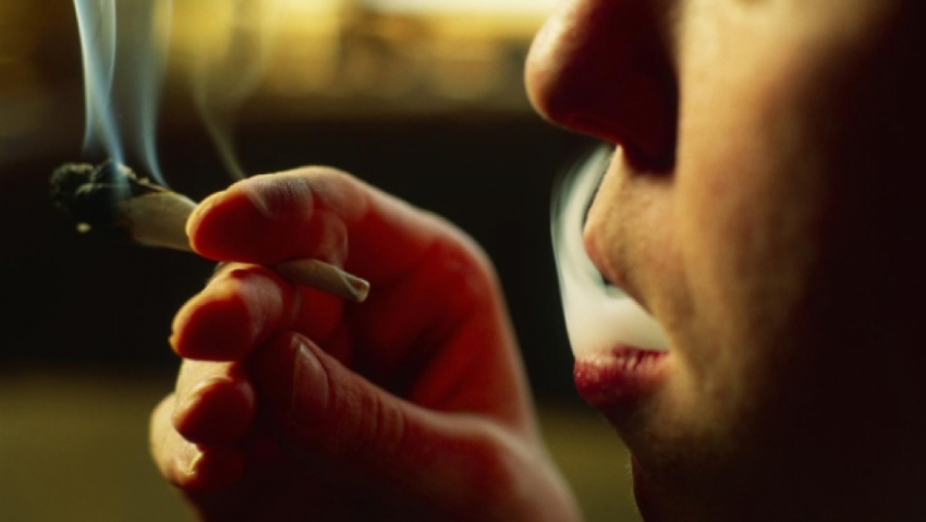 Пьяный Таганрожец склонил малолетних к курению марихуаны