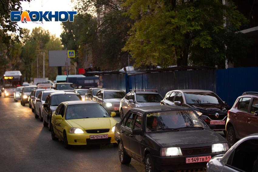 На трассе М-4 «Дон» в Ростовской области образовалась 15-километровая пробка
