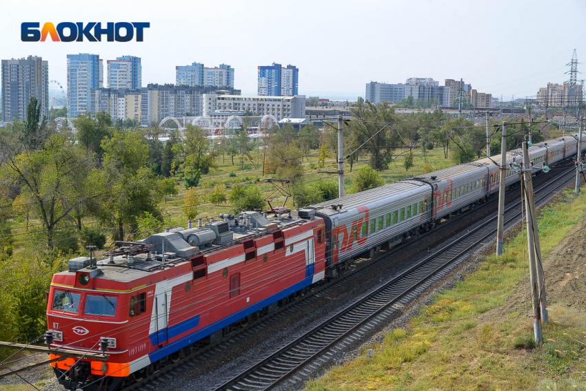 Трех человек сняли с поезда в Ростове за пьяный дебош