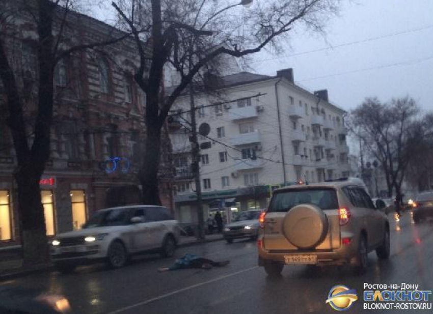 В центре Ростова сотрудник полиции насмерть сбил женщину-пешехода. Фото