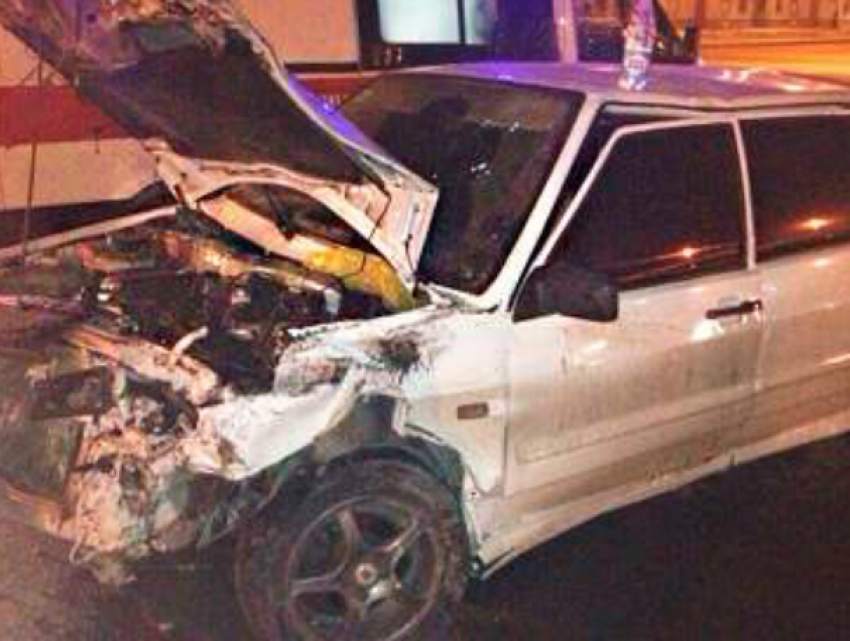 Оказавшийся на встречной полосе водитель «Лады» разбился в лобовом ДТП на трассе под Ростовом