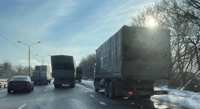На трассе М-4 «Дон» вновь образовалась многокилометровая пробка в сторону Ростова
