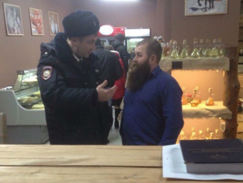 Табличка «Содомитам вход запрещен» смутила ростовских полицейских