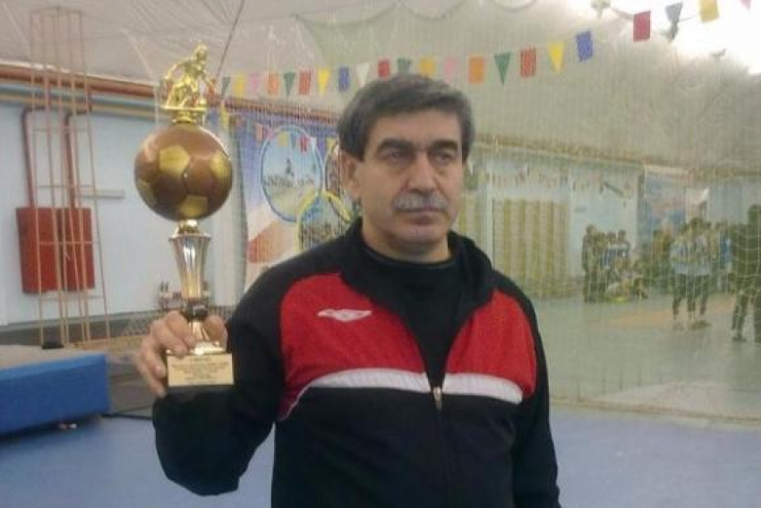 В Азове ростовский тренер поднимал дух своим воспитанницам с помощью мата 