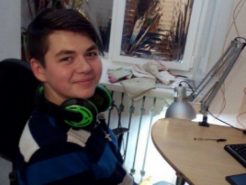 Улыбчивый школьник с креативной прической без вести пропал в Ростовской области