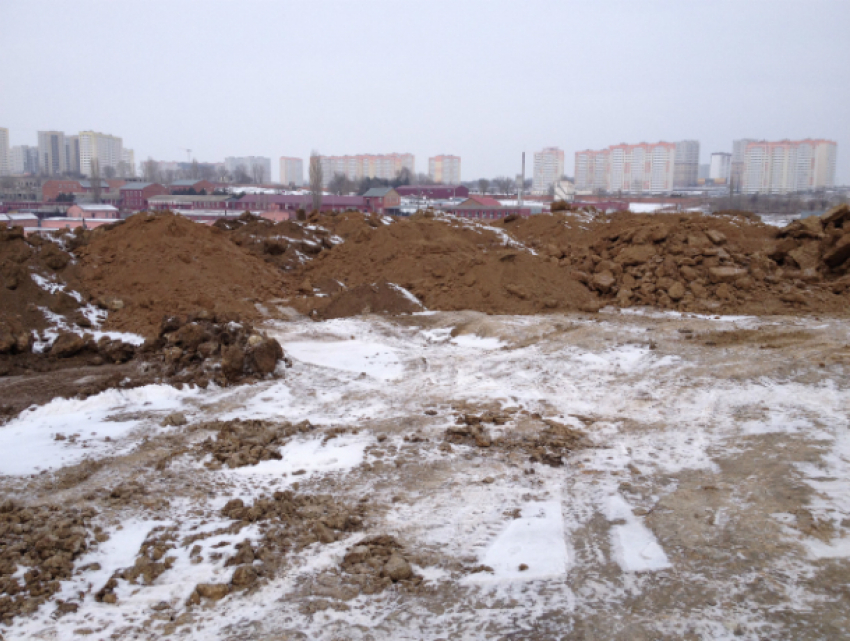 Складирование грунта на берегу Темерника вызвало угрозу затопления Северного кладбища в Ростове