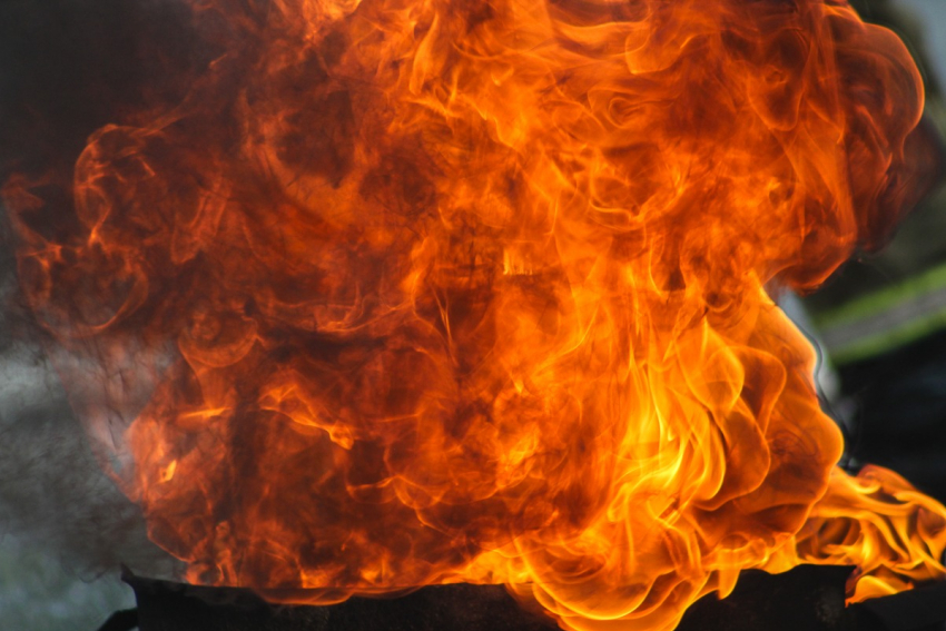 Двухлетний ребенок сгорел в автомобиле в Ростовской области