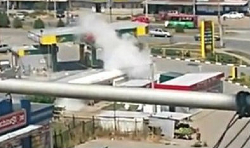 Утечка газа на АЗС в Таганроге попала на видео 