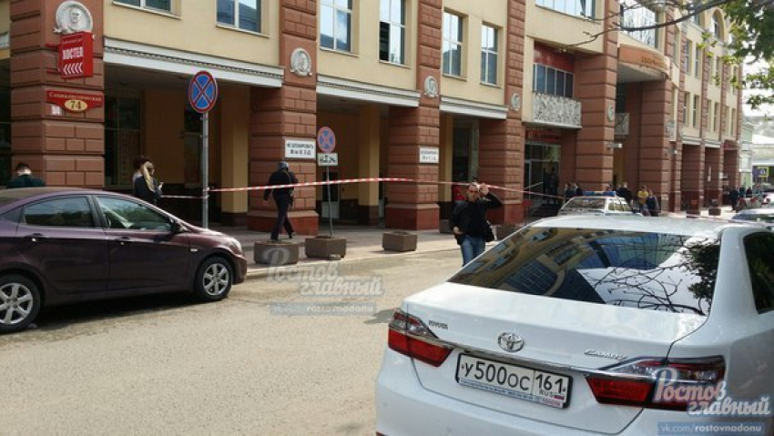  В Купеческом дворе Ростова работает полиция