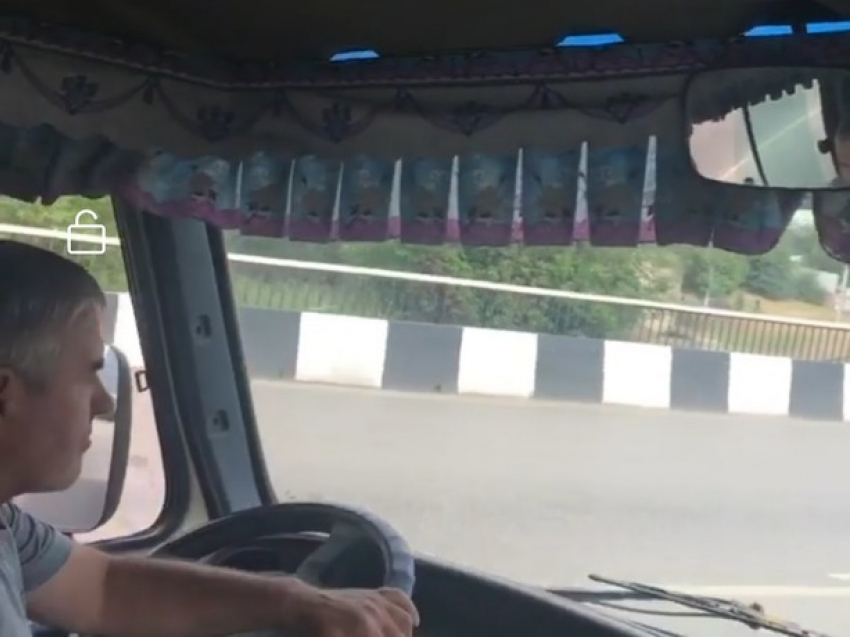 Любимый бабушкин внучок добавил деревенского колорита в общественный автобус Ростова