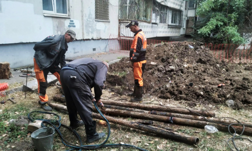 К восстановлению горячего водоснабжения в Ростове привлекли 15 бригад