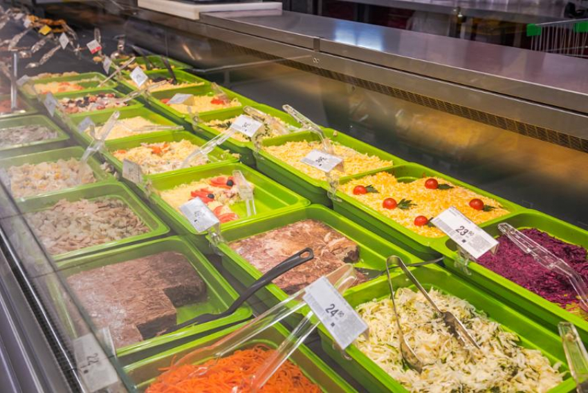 В супермаркетах Ростова все салаты оказались опасными для здоровья