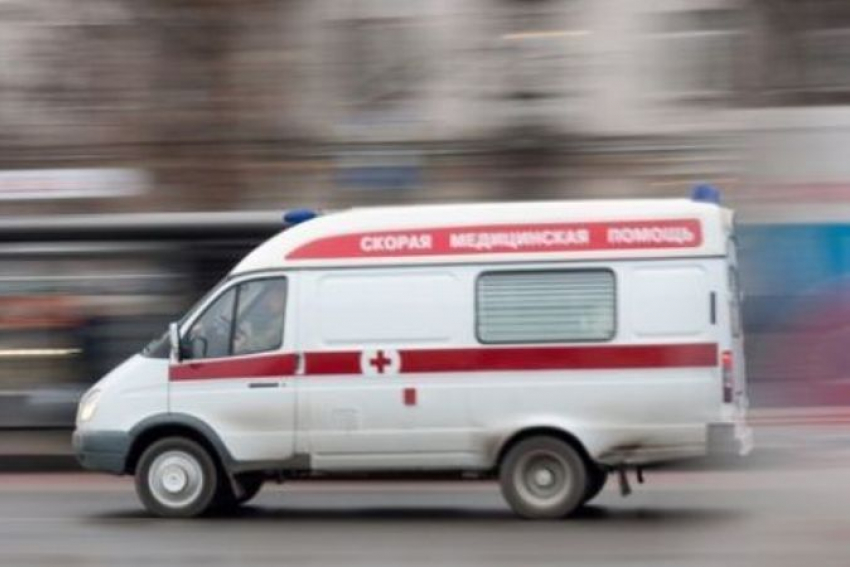 В Ростовской области водитель насмерть сбил сидящего у дороги пешехода