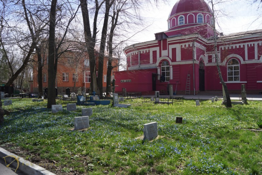 На уборку Братского кладбища в Ростове потратят более двух миллионов рублей