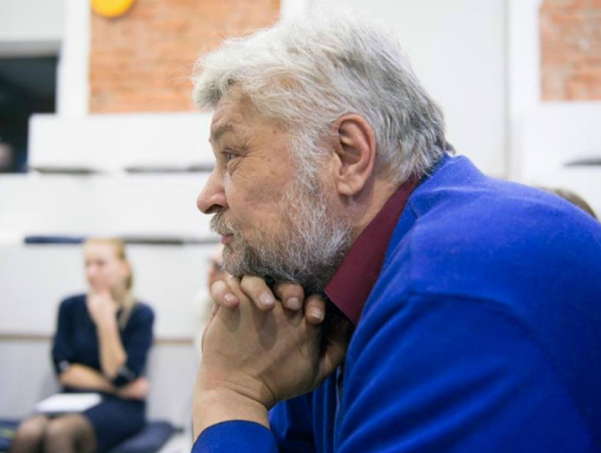 Власти пытаются закрыть глаза людей на проблемы погорельцев Ростова, - Александр Водяник