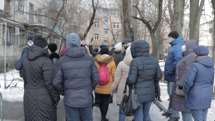 Сирены, МЧС и полиция: что происходит у дома на Кривошлыковском, который экстренно расселяет администрация